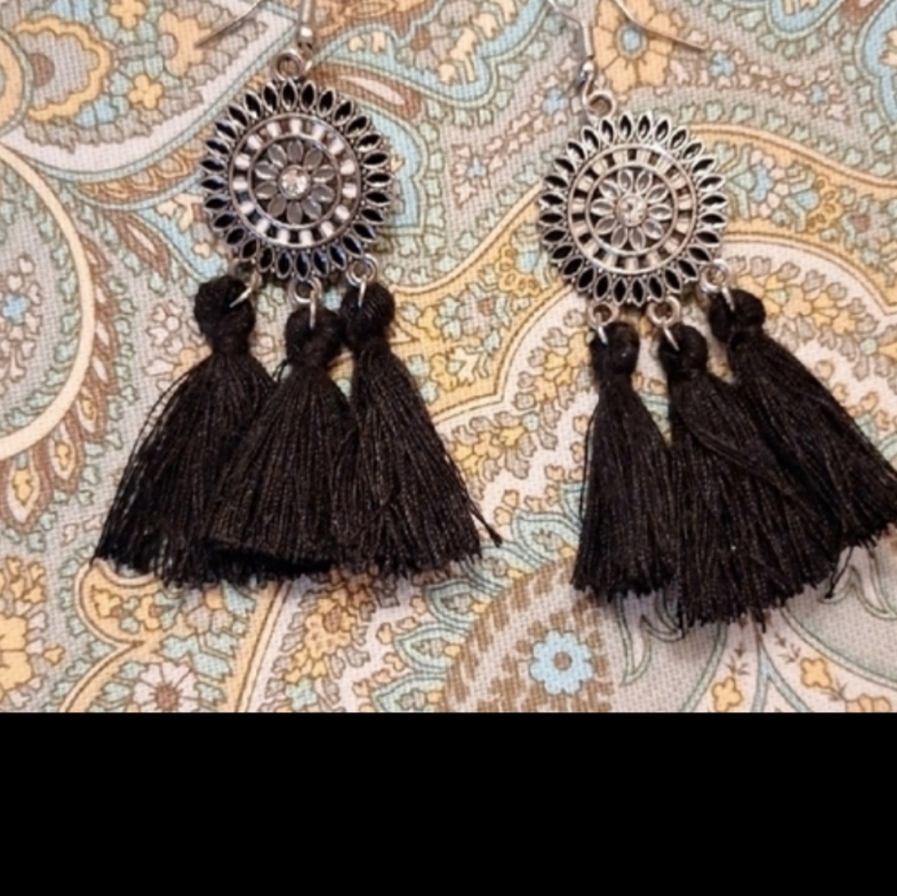 🔥🔥 HOT DEAL Bohemian Silver and Black Tassel Earrings.